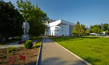 Главная аллея